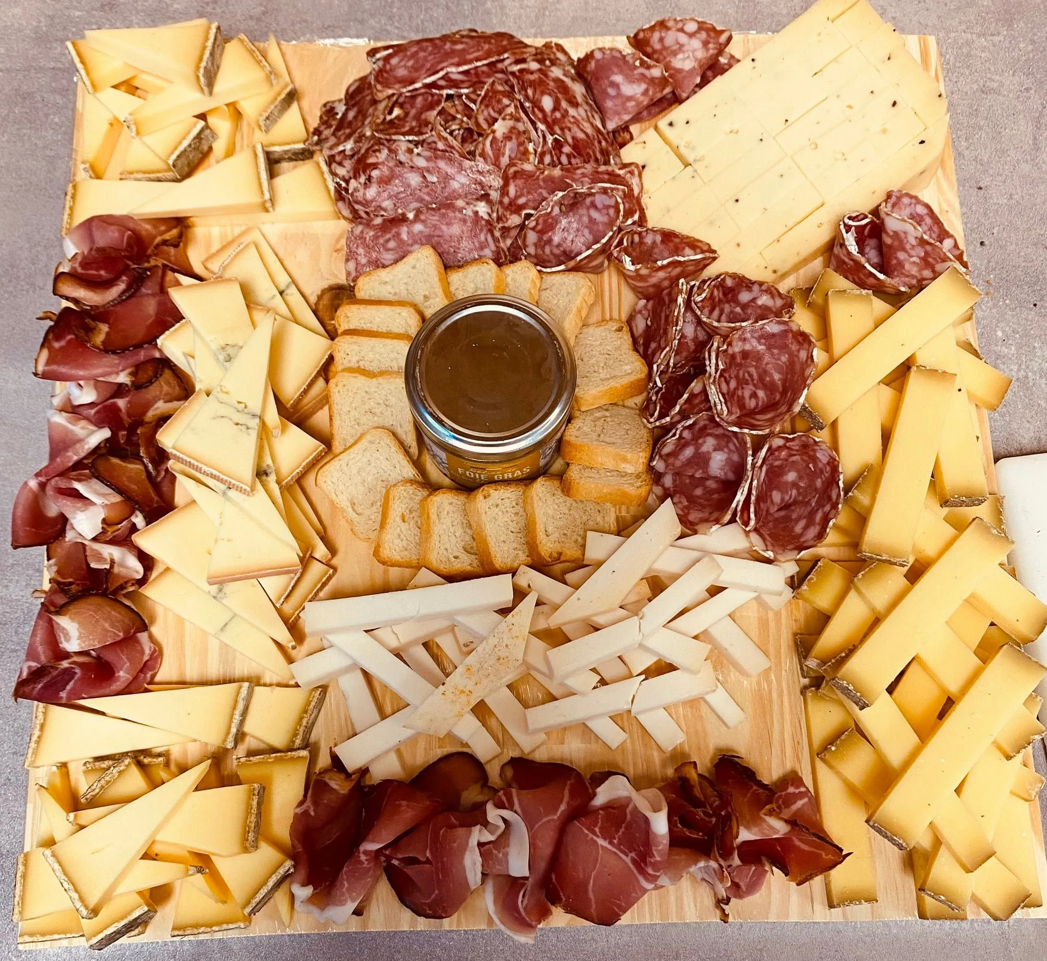 Plateaux de fromages et de charcuteries